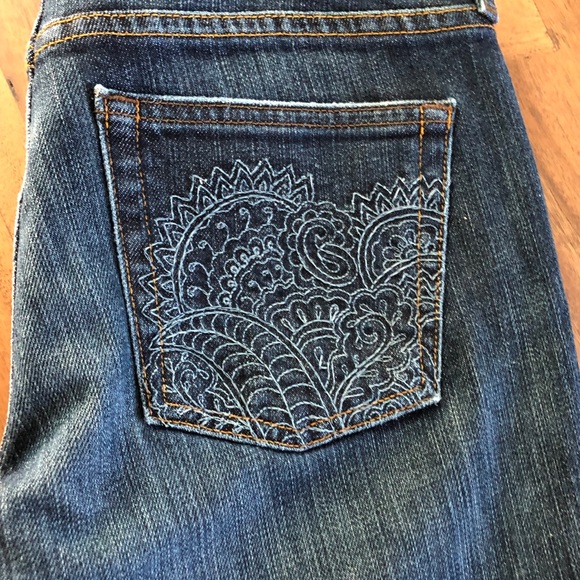 Lucky Jeans w Embroidered Back Pockets - Picture 3 of 6